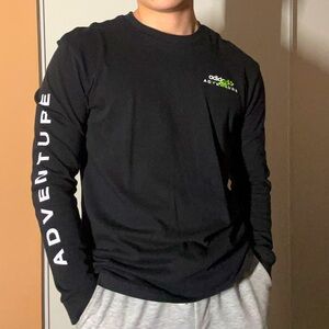 men’s small black adidas adventure long sleeve shirt